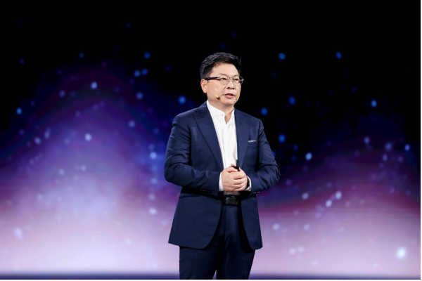 炒股开户平台 余承东：鸿蒙智行全系交付93万辆；美团联合肯德基为骑手提供工作餐补 | 早资道